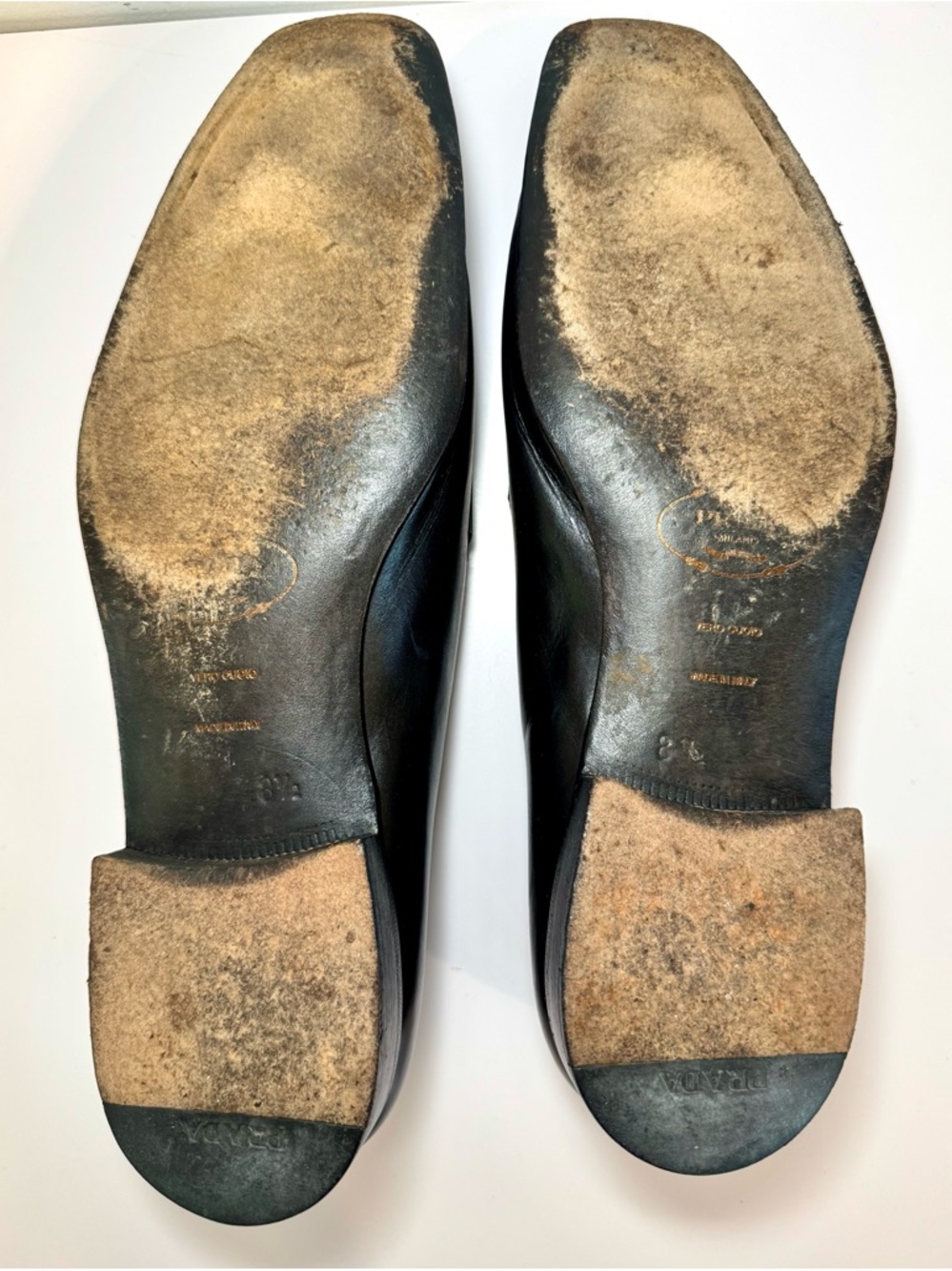 Prada Black Leather Logo Embossed Men’s Slip On Loafers, Sz 8.5 - Picture 10 of 14